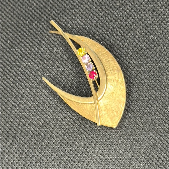 Gold Leaf Brooch with Yellow Accents and Textured Finish - Picture 2 of 4